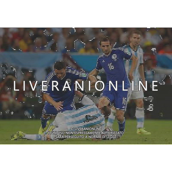 (140615) -- RIO DE JANEIRO, June 15, 2014 () -- Argentina\'s Pablo Zabaleta falls down during a Group F match between Argentina and Bosnia and Herzegovina of 2014 FIFA World Cup at the Estadio de Maracana Stadium in Rio de Janeiro, Brazil, June 15, 2014. (/Wang Lili) ©photoshot/Agenzia Aldo Liverani sas - ITALY ONLY - Argentina - Bosnia Erzegovina partita del Gruppo F Coppa del Mondo 2014 FIFA World Cup allo Stadio Maracana\' Stadium di Rio de Janeiro, in Brasile, 15 giugno 2014