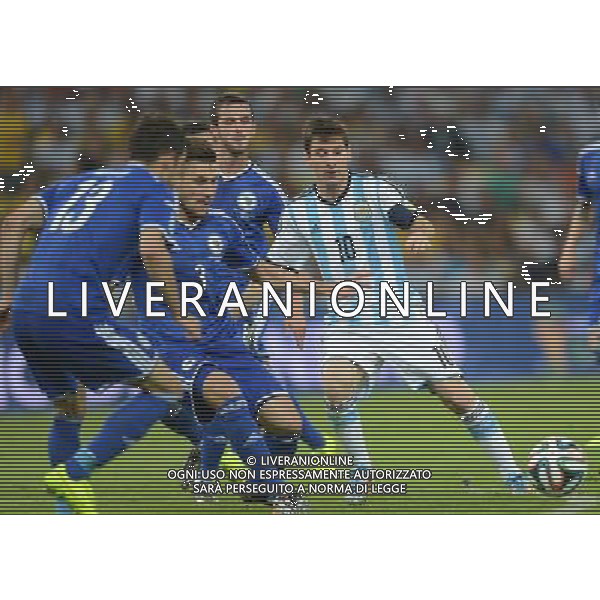 (140615) -- RIO DE JANEIRO, June 15, 2014 () -- Argentina\'s Lionel Messi vies with Bosnia and Herzegovina\'s Ermin Bicakcic during a Group F match between Argentina and Bosnia and Herzegovina of 2014 FIFA World Cup at the Estadio de Maracana Stadium in Rio de Janeiro, Brazil, June 15, 2014. (/Wang Yuguo) ©photoshot/Agenzia Aldo Liverani sas - ITALY ONLY - Argentina - Bosnia Erzegovina partita del Gruppo F Coppa del Mondo 2014 FIFA World Cup allo Stadio Maracana\' Stadium di Rio de Janeiro, in Brasile, 15 giugno 2014
