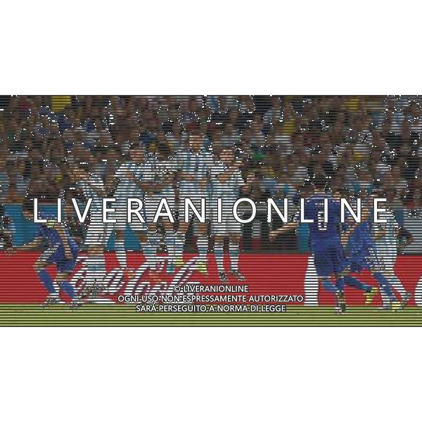 (140615) -- RIO DE JANEIRO, June 15, 2014 () -- Argentina\'s players defend against a direct free kick during a Group F match between Argentina and Bosnia and Herzegovina of 2014 FIFA World Cup at the Estadio de Maracana Stadium in Rio de Janeiro, Brazil, June 15, 2014. (/Wang Lili) ©photoshot/Agenzia Aldo Liverani sas - ITALY ONLY - Argentina - Bosnia Erzegovina partita del Gruppo F Coppa del Mondo 2014 FIFA World Cup allo Stadio Maracana\' Stadium di Rio de Janeiro, in Brasile, 15 giugno 2014