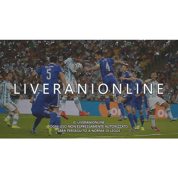 (140615) -- RIO DE JANEIRO, June 15, 2014 () -- Argentina\'s Marcos Rojo (4th L) competes with Bosnia and Herzegovina\'s Emir Spahic (5th L) for a headball during a Group F match between Argentina and Bosnia and Herzegovina of 2014 FIFA World Cup at the Estadio de Maracana Stadium in Rio de Janeiro, Brazil, June 15, 2014. (/Wang Lili)(pcy) ©photoshot/Agenzia Aldo Liverani sas - ITALY ONLY - Argentina - Bosnia Erzegovina partita del Gruppo F Coppa del Mondo 2014 FIFA World Cup allo Stadio Maracana\' Stadium di Rio de Janeiro, in Brasile, 15 giugno 2014