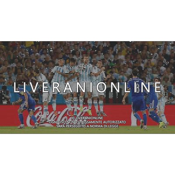 (140615) -- RIO DE JANEIRO, June 15, 2014 () -- Argentina\'s players defend against a direct free kick during a Group F match between Argentina and Bosnia and Herzegovina of 2014 FIFA World Cup at the Estadio de Maracana Stadium in Rio de Janeiro, Brazil, June 15, 2014. (/Wang Lili) ©photoshot/Agenzia Aldo Liverani sas - ITALY ONLY - Argentina - Bosnia Erzegovina partita del Gruppo F Coppa del Mondo 2014 FIFA World Cup allo Stadio Maracana\' Stadium di Rio de Janeiro, in Brasile, 15 giugno 2014