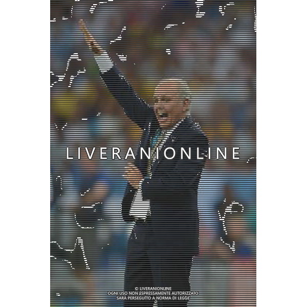 (140615) -- RIO DE JANEIRO, June 15, 2014 () -- Argentina\'s coach Alejandro Sabella guides players during a Group F match between Argentina and Bosnia and Herzegovina of 2014 FIFA World Cup at the Estadio de Maracana Stadium in Rio de Janeiro, Brazil, June 15, 2014. (/Wang Yuguo)(pcy) ©photoshot/Agenzia Aldo Liverani sas - ITALY ONLY - Argentina - Bosnia Erzegovina partita del Gruppo F Coppa del Mondo 2014 FIFA World Cup allo Stadio Maracana\' Stadium di Rio de Janeiro, in Brasile, 15 giugno 2014