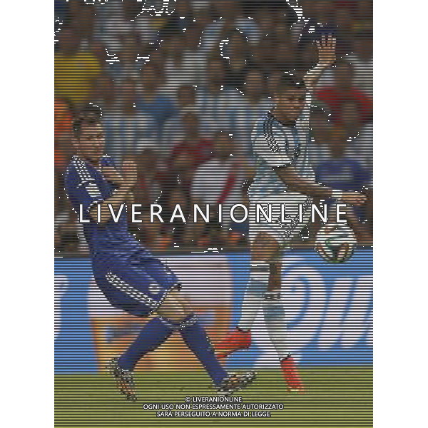 (140615) -- RIO DE JANEIRO, June 15, 2014 () -- Argentina\'s Marcos Rojo shoots the ball during a Group F match between Argentina and Bosnia and Herzegovina of 2014 FIFA World Cup at the Estadio de Maracana Stadium in Rio de Janeiro, Brazil, June 15, 2014. (/Wang Lili) ©photoshot/Agenzia Aldo Liverani sas - ITALY ONLY - Argentina - Bosnia Erzegovina partita del Gruppo F Coppa del Mondo 2014 FIFA World Cup allo Stadio Maracana\' Stadium di Rio de Janeiro, in Brasile, 15 giugno 2014