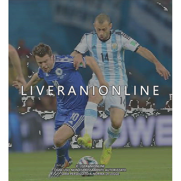 (140615) -- RIO DE JANEIRO, June 15, 2014 () -- Argentina\'s Javier Mascheran (R) vies with Bosnia and Herzegovina\'s Zvjezdan Misimovic during a Group F match between Argentina and Bosnia and Herzegovina of 2014 FIFA World Cup at the Estadio de Maracana Stadium in Rio de Janeiro, Brazil, June 15, 2014. (/Wang Yuguo)(pcy) ©photoshot/Agenzia Aldo Liverani sas - ITALY ONLY - Argentina - Bosnia Erzegovina partita del Gruppo F Coppa del Mondo 2014 FIFA World Cup allo Stadio Maracana\' Stadium di Rio de Janeiro, in Brasile, 15 giugno 2014