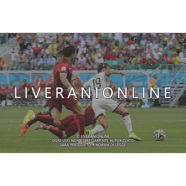 firo : 16.06.2014 Fu§ball, Fussball, WM 2014 Brasilien, Weltmeisterschaft 2014 Brasilien, Football World Championships Brazil 2014, 2014 FIFA WORLD CUP BRAZIL,Brasil,Bresil, GER, Deutschland - POR, Portugal Foul an G…TZE zum Elfmeter $worldrights Es gelten unsere AGB, einsehbar auf www.firosportphoto.de copyright by firo sportphoto: Coesfelder Str.207 48249 DŸlmen www.firosportphoto.de / GES Sportphoto/ mail@firosportphoto.de (V o l k s b a n k B o c h u m - W i t t e n ) BLZ.: 430 601 29 Kt. Nr.: 341 117 100 Tel:Ê 02594 - 9916004 Fax:Ê02594 - 9916005 ag aldo liverani sas only italy