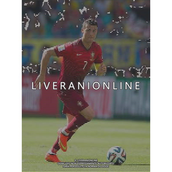 firo : 16.06.2014 Fu§ball, Fussball, WM 2014 Brasilien, Weltmeisterschaft 2014 Brasilien, Football World Championships Brazil 2014, 2014 FIFA WORLD CUP BRAZIL,Brasil,Bresil, Deutschland , Germany , GER - Portugal . Einzelaktion Cristiano Ronaldo $worldrights Es gelten unsere AGB, einsehbar auf www.firosportphoto.de $ONLY FOR USE IN GERMANY !!! Photo : backpages copyright by firo sportphoto: Coesfelder Str.207 48249 DŸlmen www.firosportphoto.de / GES Sportphoto/ mail@firosportphoto.de (V o l k s b a n k B o c h u m - W i t t e n ) BLZ.: 430 601 29 Kt. Nr.: 341 117 100 Tel:Ê 02594 - 9916004 Fax:Ê02594 - 9916005 AG ALDO LIVERANI SAS ONLY ITALY