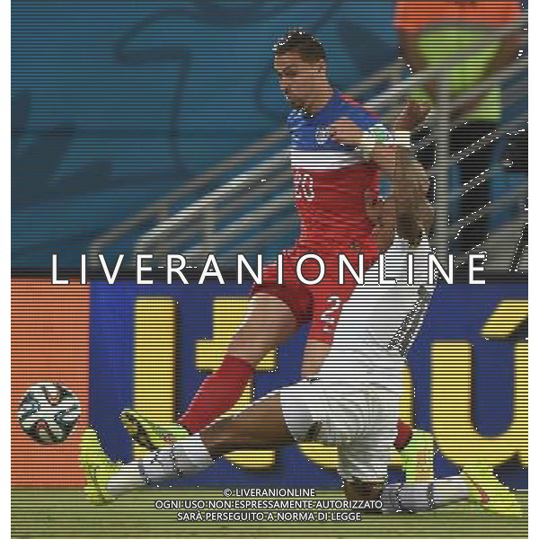 (140616) -- NATAL, June 16, 2014 () -- Ghana\'s Andre Ayew vies with Geoff Cameron of U.S. during a Group G match between Ghana and U.S. of 2014 FIFA World Cup at the Estadio das Dunas Stadium in Natal, Brazil, June 16, 2014. (/Guo Yong)(rh) AG ALDO LIVERANI SAS ONLY ITALY