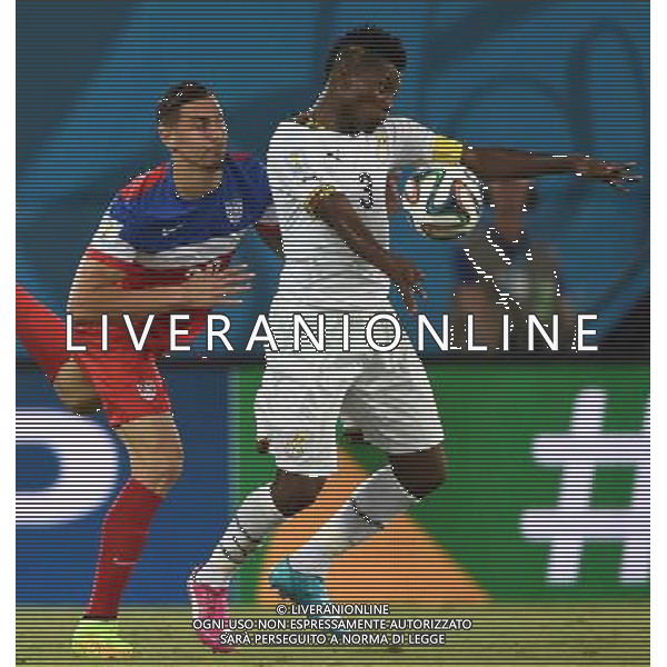 (140616) -- NATAL, June 16, 2014 () -- Ghana\'s Asamoah Gyan vies for the ball with Geoff Cameron during a Group G match between Ghana and U.S. of 2014 FIFA World Cup at the Estadio das Dunas Stadium in Natal, Brazil, June 16, 2014. (/Guo Yong)(rh) AG ALDO LIVERANI SAS ONLY ITALY