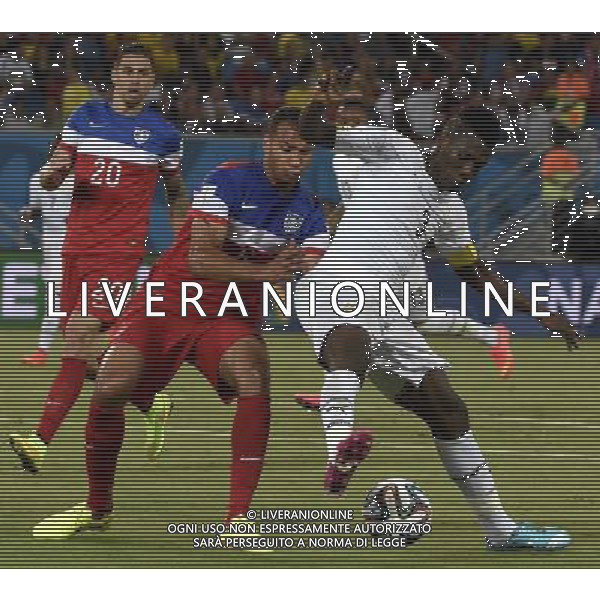 (140616) -- NATAL, June 16, 2014 () -- John Brooks (L, front) of U.S. defends against Ghana\'s Asamoah Gyan during a Group G match between Ghana and U.S. of 2014 FIFA World Cup at the Estadio das Dunas Stadium in Natal, Brazil, June 16, 2014. (/Lui Siu Wai)(pcy) AG ALDO LIVERANI SAS ONLY ITALY