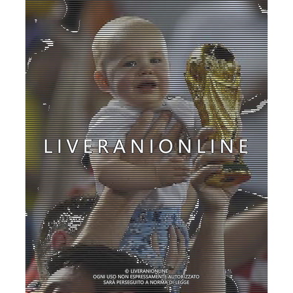(140616) -- NATAL, June 16, 2014 () -- A baby held by fans of U.S. reacts during a Group G match between Ghana and U.S. of 2014 FIFA World Cup at the Estadio das Dunas Stadium in Natal, Brazil, June 16, 2014. (/Lui Siu Wai)(pcy) AG ALDO LIVERANI SAS ONLY ITALY