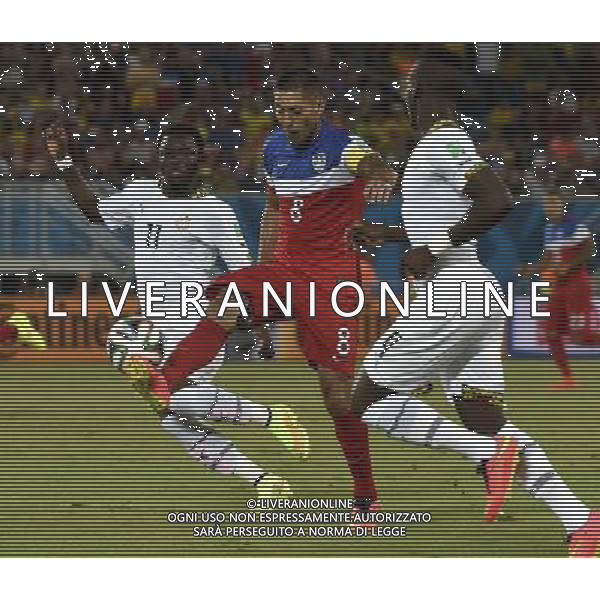 (140616) -- NATAL, June 16, 2014 () -- Clint Dempsey (C) of U.S. vies with Ghana\'s Sulley Muntari (L) and Daniel Opare during a Group G match between Ghana and U.S. of 2014 FIFA World Cup at the Estadio das Dunas Stadium in Natal, Brazil, June 16, 2014. (/Lui Siu Wai)(pcy) AG ALDO LIVERANI SAS ONLY ITALY