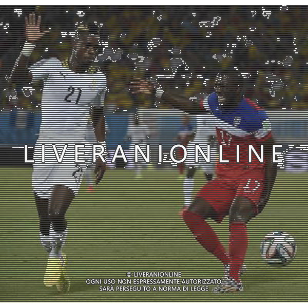 (140616) -- NATAL, June 16, 2014 () -- Jozy Altidore (R) of U.S. gets injured in a competition with Ghana\'s John Boye during a Group G match between Ghana and U.S. of 2014 FIFA World Cup at the Estadio das Dunas Stadium in Natal, Brazil, June 16, 2014. (/Lui Siu Wai)(pcy) AG ALDO LIVERANI SAS ONLY ITALY