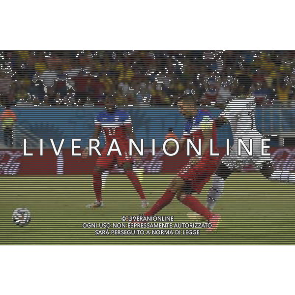 (140616) -- NATAL, June 16, 2014 () -- Clint Dempsey of U.S. (C) shoots a goal during a Group G match between Ghana and U.S. of 2014 FIFA World Cup at the Estadio das Dunas Stadium in Natal, Brazil, June 16, 2014. (/Lui Siu Wai)(pcy) AG ALDO LIVERANI SAS ONLY ITALY