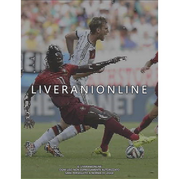 (140616) -- SALVADOR, June 16, 2014 () -- Germany\'s Per Mertesacker vies with Portugal\'s Eder during a Group G match between Germany and Portugal of 2014 FIFA World Cup at the Arena Fonte Nova Stadium in Salvador, Brazil, June 16, 2014. Germany won 4-0 over Portugal on Monday.(/Qi Heng)(rh) AG ALDO LIVERANI SAS ONLY ITALY