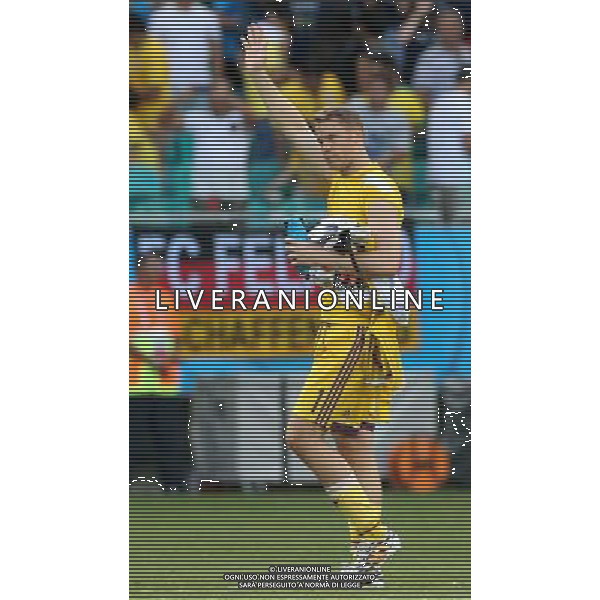 (140616) -- SALVADOR, June 16, 2014 () -- Germany\'s goalkeeper Manuel Neuer greets the fans after a Group G match between Germany and Portugal of 2014 FIFA World Cup at the Arena Fonte Nova Stadium in Salvador, Brazil, June 16, 2014. Germany won 4-0 over Portugal on Monday.(/Cao Can)(rh) AG ALDO LIVERANI SAS ONLY ITALY