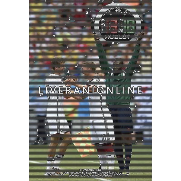 (140616) -- SALVADOR, June 16, 2014 () -- Germany\'s Thomas Muller (L) is replaced by Lukas Podolski during a Group G match between Germany and Portugal of 2014 FIFA World Cup at the Arena Fonte Nova Stadium in Salvador, Brazil, June 16, 2014. (/Qi Heng)(pcy) AG ALDO LIVERANI SAS ONLY ITALY