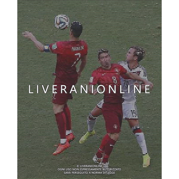 (140616) -- SALVADOR, June 16, 2014 () -- Portugal\'s Cristiano Ronaldo (L) competes for the ball during a Group G match between Germany and Portugal of 2014 FIFA World Cup at the Arena Fonte Nova Stadium in Salvador, Brazil, June 16, 2014. (/Liu Bin)(rh) AG ALDO LIVERANI SAS ONLY ITALY