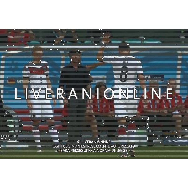 (140616) -- SALVADOR, June 16, 2014 () -- Germany\'s Mesut Ozil (R) is replaced by Andre Schurrle (L) during a Group G match between Germany and Portugal of 2014 FIFA World Cup at the Arena Fonte Nova Stadium in Salvador, Brazil, June 16, 2014. (/Cao Can)(rh) AG ALDO LIVERANI SAS ONLY ITALY