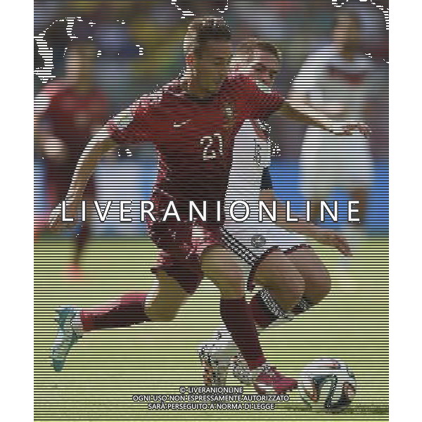(140616) -- SALVADOR, June 16, 2014 () -- Portugal\'s Joao Pereira (front) competes with Germany\'s Philipp Lahm during a Group G match between Germany and Portugal of 2014 FIFA World Cup at the Arena Fonte Nova Stadium in Salvador, Brazil, June 16, 2014. (/Yang Lei)(xzj) AG ALDO LIVERANI SAS ONLY ITALY