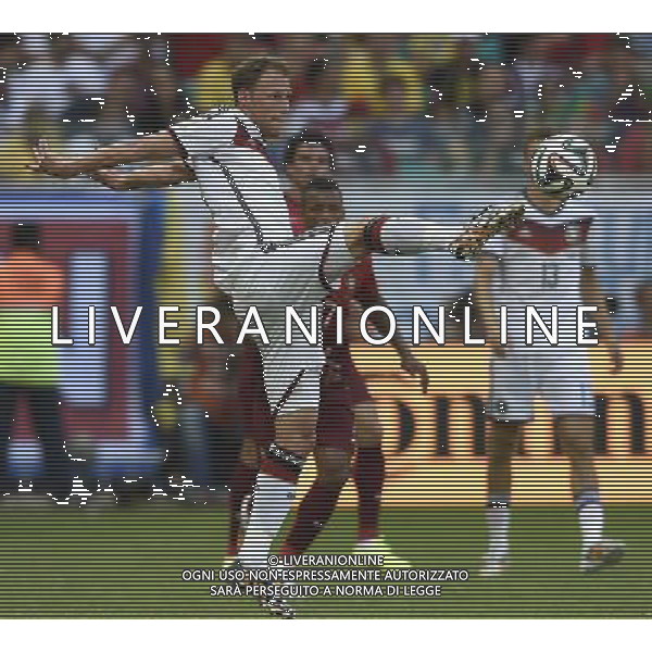 (140616) -- SALVADOR, June 16, 2014 () -- Germany\'s Benedikt Howedes (front) competes for the ball during a Group G match between Germany and Portugal of 2014 FIFA World Cup at the Arena Fonte Nova Stadium in Salvador, Brazil, June 16, 2014. (/Yang Lei)(xzj) AG ALDO LIVERANI SAS ONLY ITALY