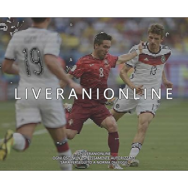 (140616) -- SALVADOR, June 16, 2014 () -- Portugal\'s Joao Moutinho (C) passes the ball during a Group G match between Germany and Portugal of 2014 FIFA World Cup at the Arena Fonte Nova Stadium in Salvador, Brazil, June 16, 2014. (/Yang Lei)(xzj) AG ALDO LIVERANI SAS ONLY ITALY