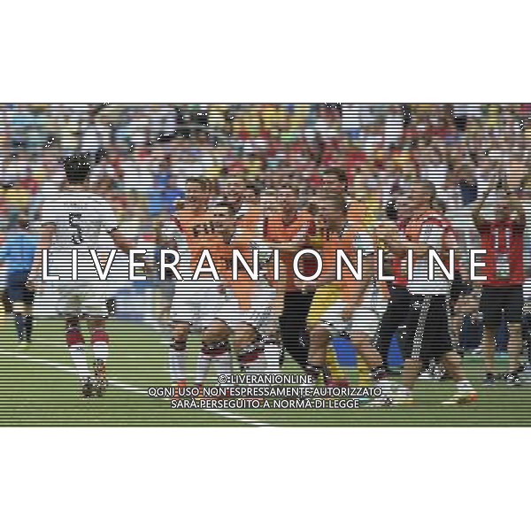 (140616) -- SALVADOR, June 16, 2014 () -- Germany\'s Mats Hummels (L) celebrates for his goal with teammates during a Group G match between Germany and Portugal of 2014 FIFA World Cup at the Arena Fonte Nova Stadium in Salvador, Brazil, June 16, 2014. (/Qi Heng)(pcy) AG ALDO LIVERANI SAS ONLY ITALY
