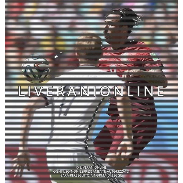 (140616) -- SALVADOR, June 16, 2014 () -- Portugal\'s Hugo Almeida (R) vies with Germany\'s Per Mertesacker during a Group G match between Germany and Portugal of 2014 FIFA World Cup at the Arena Fonte Nova Stadium in Salvador, Brazil, June 16, 2014. (/Yang Lei)(xzj) AG ALDO LIVERANI SAS ONLY ITALY