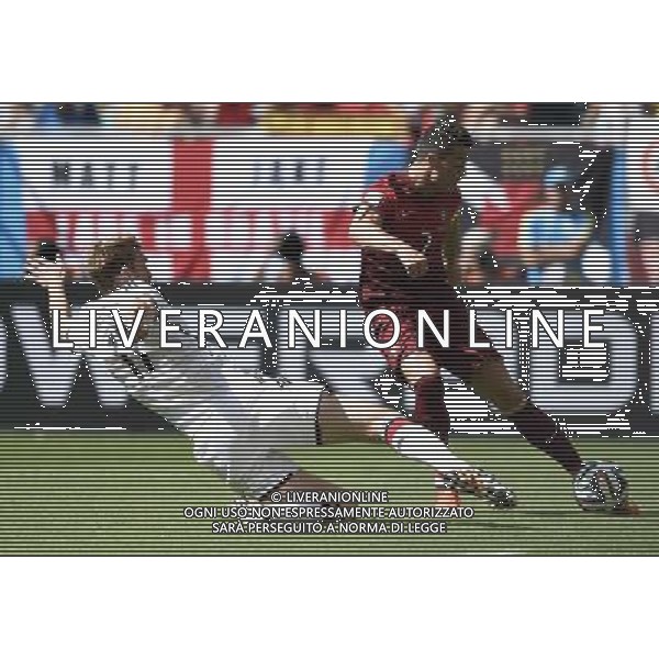 (140616) -- SALVADOR, June 16, 2014 () -- Portugal\'s Cristiano Ronaldo (R) vies with Germany\'s Per Mertesacker during a Group G match between Germany and Portugal of 2014 FIFA World Cup at the Arena Fonte Nova Stadium in Salvador, Brazil, June 16, 2014. (/Yang Lei)(xzj) AG ALDO LIVERANI SAS ONLY ITALY