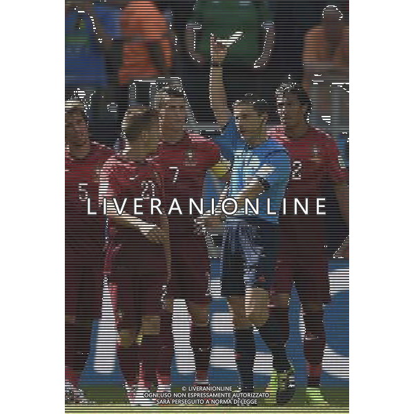 (140616) -- SALVADOR, June 16, 2014 () -- Serbia\'s referee Milorad Mazic gives Portugal\'s Joao Pereira (L, front) a yellow card during a Group G match between Germany and Portugal of 2014 FIFA World Cup at the Arena Fonte Nova Stadium in Salvador, Brazil, June 16, 2014. (/Yang Lei)(xzj) AG ALDO LIVERANI SAS ONLY ITALY