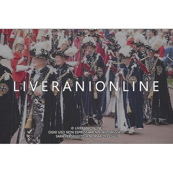 The Queen and the Royal Family walk in procession with other members of the Order of the Garter has they process to the Chapel of St George\'s. This year a new Lady and Knight Companion were installed during the service. Windsor Castle. ©photoshot/Agenzia Aldo Liverani sas - ITALY ONLY - EDITORIAL USE ONLY - REALI INGLESI: La Regina Elisabetta II d\'inghilterra e la famiglia reale in processione con i membri dell\'Ordine della Giarrettiera alla Cappella di San Giorgio. Castello di Windsor. Londra 