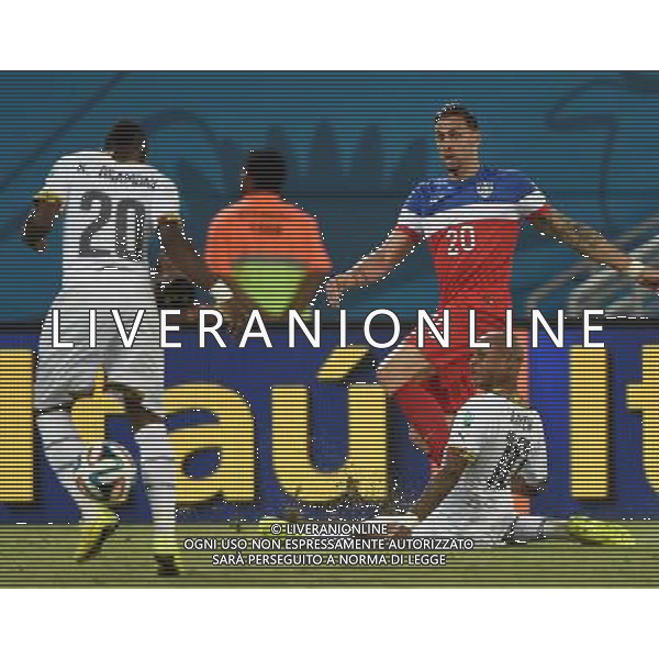 (140616) -- NATAL, June 16, 2014 () -- Ghana\'s Andre Ayew (R) slide tackles the ball during a Group G match between Ghana and U.S. of 2014 FIFA World Cup at the Estadio das Dunas Stadium in Natal, Brazil, June 16, 2014. U.S. won 2-1 over Ghana on Monday. (/Guo Yong)(pcy) AG ALDO LIVERANI SAS ONLY ITALY