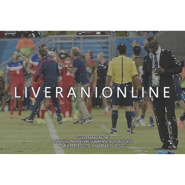 (140616) -- NATAL, June 16, 2014 () -- Ghana\'s coach Kwesi Appiah (R) reacts after the second goal of U.S. during a Group G match between Ghana and U.S. of 2014 FIFA World Cup at the Estadio das Dunas Stadium in Natal, Brazil, June 16, 2014. U.S. won 2-1 over Ghana on Monday. (/Lui Siu Wai)(pcy) AG ALDO LIVERANI SAS ONLY ITALY