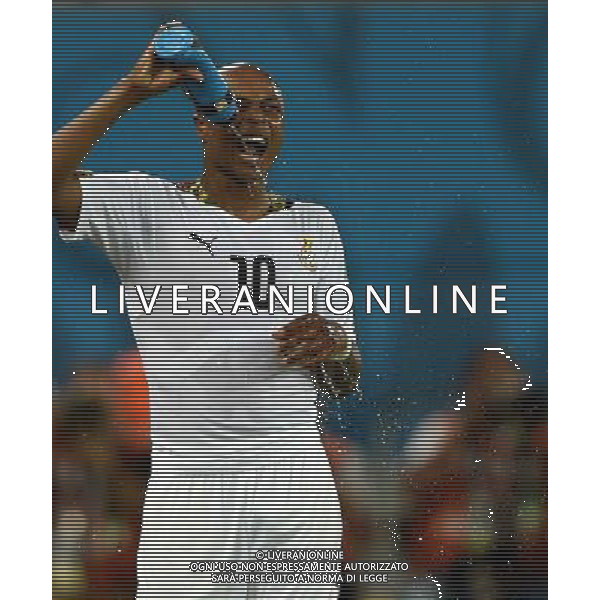 (140616) -- NATAL, June 16, 2014 () -- Ghana\'s Andre Ayew cools himself down during a Group G match between Ghana and U.S. of 2014 FIFA World Cup at the Estadio das Dunas Stadium in Natal, Brazil, June 16, 2014. (/Guo Yong)(rh) AG ALDO LIVERANI SAS ONLY ITALY