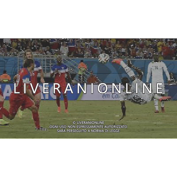 (140616) -- NATAL, June 16, 2014 () -- Ghana\'s Jonathan Mensah (2nd R) makes an overhead kick during a Group G match between Ghana and U.S. of 2014 FIFA World Cup at the Estadio das Dunas Stadium in Natal, Brazil, June 16, 2014. U.S. won 2-1 over Ghana on Monday. (/Lui Siu Wai)(pcy) AG ALDO LIVERANI SAS ONLY ITALY