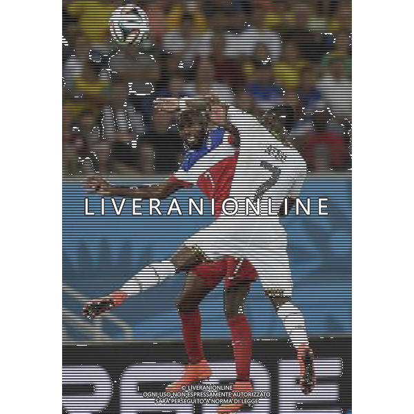 (140616) -- NATAL, June 16, 2014 () -- DaMarcus Beasley (L) of U.S. competes for a header with Ghana\'s Christian Atsu during a Group G match between Ghana and U.S. of 2014 FIFA World Cup at the Estadio das Dunas Stadium in Natal, Brazil, June 16, 2014. U.S. won 2-1 over Ghana on Monday. (/Lui Siu Wai)(pcy) AG ALDO LIVERANI SAS ONLY ITALY