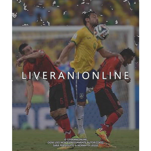 (140617) -- FORTALEZA, June 17, 2014 () -- Brazil\'s Fred (C) vies for the ball during a Group A match between Brazil and Mexico of 2014 FIFA World Cup at the Estadio Castelao Stadium in Fortaleza, Brazil, June 17, 2014.The match concluded 0-0.(/Guo Yong)(rh) AG ALDO LIVERANI SAS ONLY ITALY