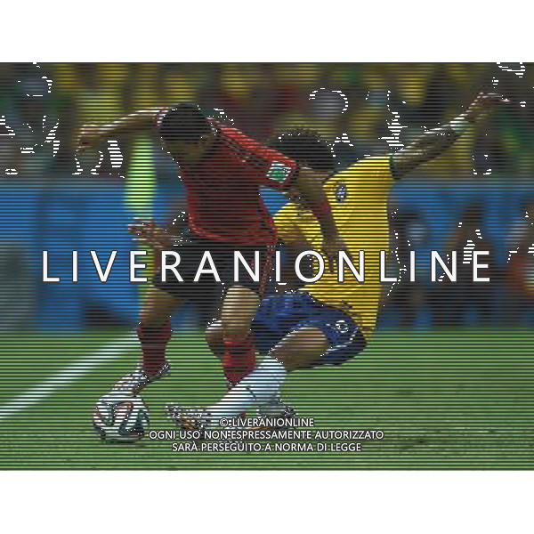 (140617) -- FORTALEZA, June 17, 2014 () -- Brazil\'s Marcelo (R) vies with Mexico\'s Marco Fabian (L) during a Group A match between Brazil and Mexico of 2014 FIFA World Cup at the Estadio Castelao Stadium in Fortaleza, Brazil, June 17, 2014.The match concluded 0-0.(/Guo Yong)(rh) AG ALDO LIVERANI SAS ONLY ITALY