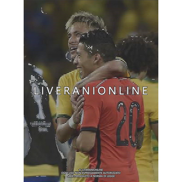 (140617) -- FORTALEZA, June 17, 2014 () -- Brazil\'s Neymar hugs Mexico\'s Javier Aquino (front) after a Group A match between Brazil and Mexico of 2014 FIFA World Cup at the Estadio Castelao Stadium in Fortaleza, Brazil, June 17, 2014. The match concluded 0-0. (/Lui Siu Wai)(xzj) AG ALDO LIVERANI SAS ONLY ITALY