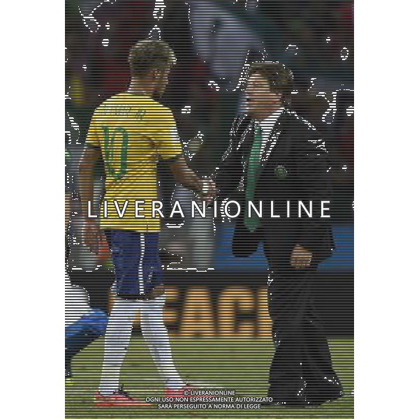 (140617) -- FORTALEZA, June 17, 2014 () -- Brazil\'s Neymar (L) shakes hands with Mexico\'s head coach Miguel Herrera after a Group A match between Brazil and Mexico of 2014 FIFA World Cup at the Estadio Castelao Stadium in Fortaleza, Brazil, June 17, 2014. The match concluded 0-0. (/Lui Siu Wai)(xzj) AG ALDO LIVERANI SAS ONLY ITALY