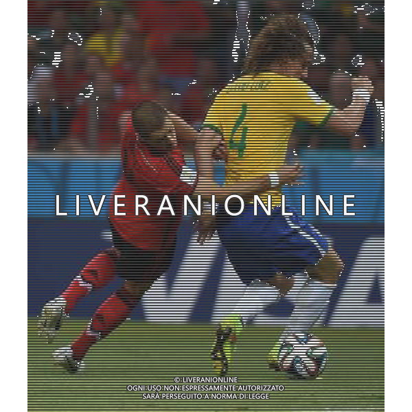 (140617) -- FORTALEZA, June 17, 2014 () -- Brazil\'s David Luiz (R) vies with Mexico\'s Javier Hernandez (L) during a Group A match between Brazil and Mexico of 2014 FIFA World Cup at the Estadio Castelao Stadium in Fortaleza, Brazil, June 17, 2014.(/Guo Yong)(rh) AG ALDO LIVERANI SAS ONLY ITALY