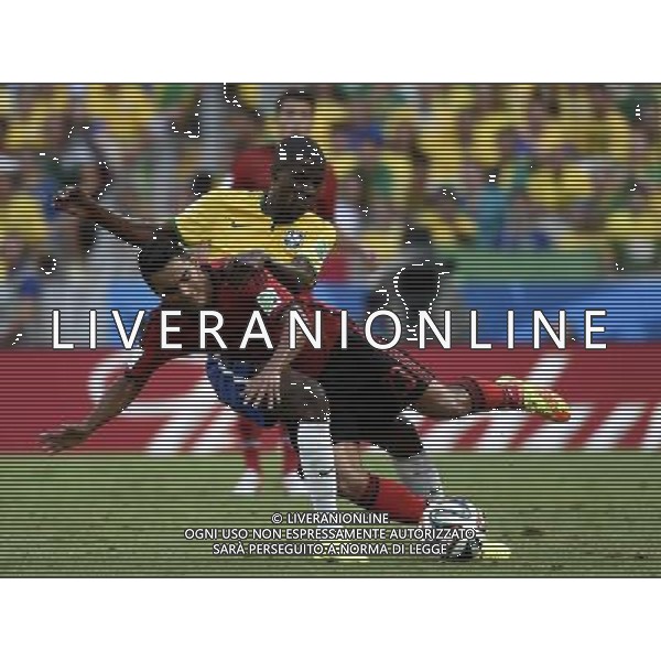 (140617) -- FORTALEZA, June 17, 2014 () -- Brazil\'s Ramires (top) vies with Mexico\'s Jose Juan Vazquez during a Group A match between Brazil and Mexico of 2014 FIFA World Cup at the Estadio Castelao Stadium in Fortaleza, Brazil, June 17, 2014.(/Lui Siu Wai)(xzj) AG ALDO LIVERANI SAS ONLY ITALY