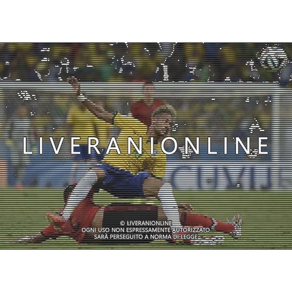 (140617) -- FORTALEZA, June 17, 2014 () -- Brazil\'s Neymar (front) competes during a Group A match between Brazil and Mexico of 2014 FIFA World Cup at the Estadio Castelao Stadium in Fortaleza, Brazil, June 17, 2014.(/Lui Siu Wai)(xzj) AG ALDO LIVERANI SAS ONLY ITALY