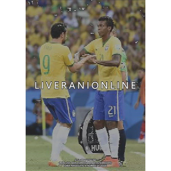 (140617) -- FORTALEZA, June 17, 2014 () -- Brazil\'s Fred (L) is subsituted by Jo during a Group A match between Brazil and Mexico of 2014 FIFA World Cup at the Estadio Castelao Stadium in Fortaleza, Brazil, June 17, 2014.(/Lui Siu Wai)(xzj) AG ALDO LIVERANI SAS ONLY ITALY