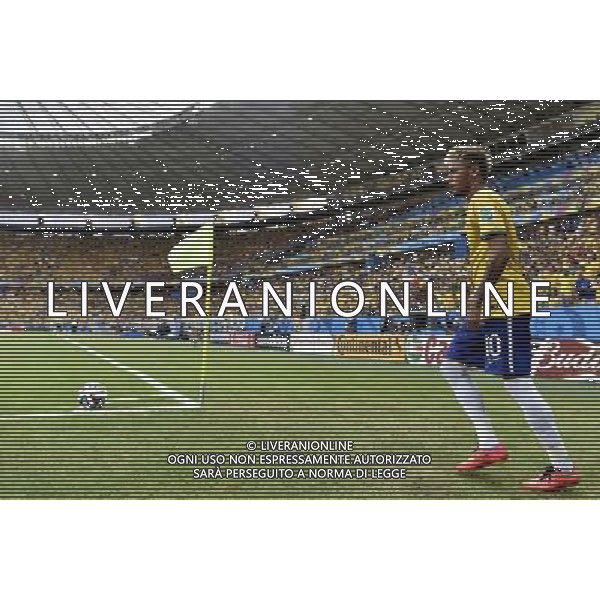 (140617) -- FORTALEZA, June 17, 2014 () -- Brazil\'s Neymar prepares a corner kick during a Group A match between Brazil and Mexico of 2014 FIFA World Cup at the Estadio Castelao Stadium in Fortaleza, Brazil, June 17, 2014.(/Lui Siu Wai)(xzj) AG ALDO LIVERANI SAS ONLY ITALY