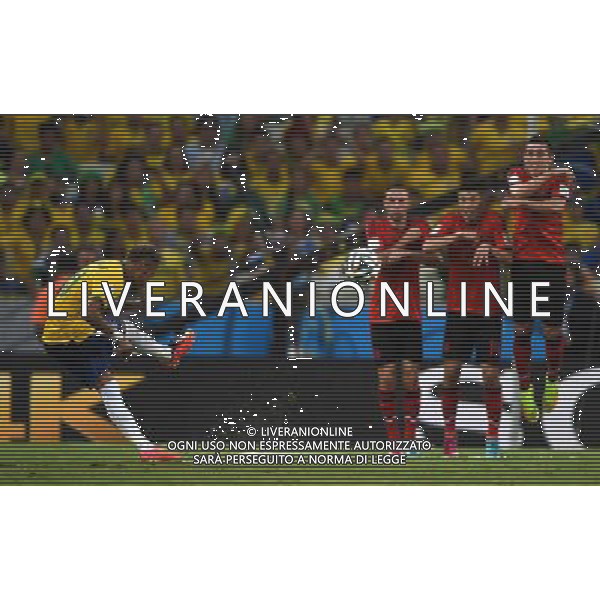(140617) -- FORTALEZA, June 17, 2014 () -- Brazil\'s Neymar (1st L) shoots a freeball during a Group A match between Brazil and Mexico of 2014 FIFA World Cup at the Estadio Castelao Stadium in Fortaleza, Brazil, June 17, 2014.(/Guo Yong)(rh) AG ALDO LIVERANI SAS ONLY ITALY