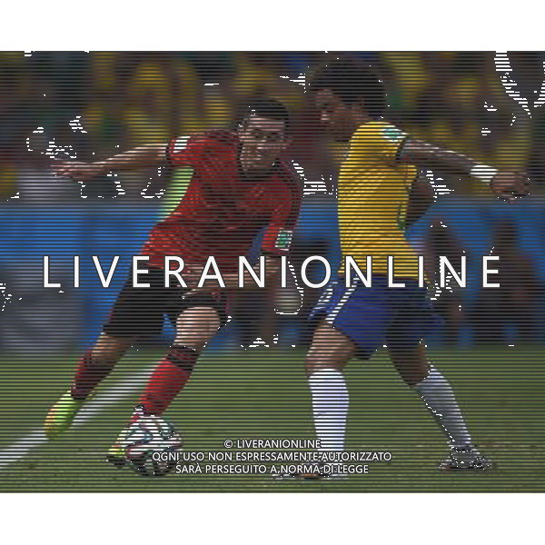 (140617) -- FORTALEZA, June 17, 2014 () -- Mexico\'s Hector Herrera (L) controls the ball during a Group A match between Brazil and Mexico of 2014 FIFA World Cup at the Estadio Castelao Stadium in Fortaleza, Brazil, June 17, 2014.(/Guo Yong)(rh) AG ALDO LIVERANI SAS ONLY ITALY