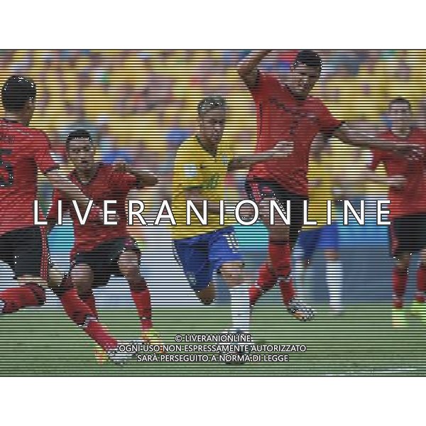 (140617) -- FORTALEZA, June 17, 2014 () -- Brazil\'s Neymar (C) controls the ball during a Group A match between Brazil and Mexico of 2014 FIFA World Cup at the Estadio Castelao Stadium in Fortaleza, Brazil, June 17, 2014.(/Guo Yong)(rh) AG ALDO LIVERANI SAS ONLY ITALY