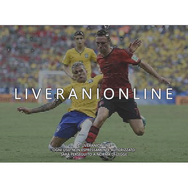 (140617) -- FORTALEZA, June 17, 2014 () -- Brazil\'s Dani Alves (L) vies with Mexico\'s Miguel Layun during a Group A match between Brazil and Mexico of 2014 FIFA World Cup at the Estadio Castelao Stadium in Fortaleza, Brazil, June 17, 2014.(/Lui Siu Wai)(xzj) AG ALDO LIVERANI SAS ONLY ITALY