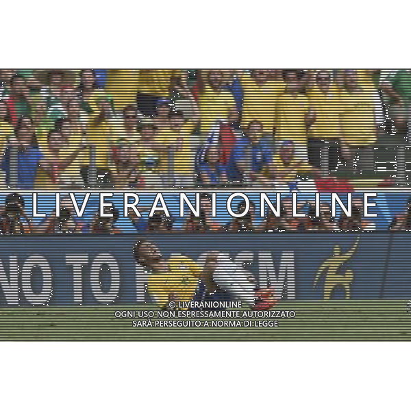 (140617) -- FORTALEZA, June 17, 2014 () -- Brazil\'s Neymar falls down on the field during a Group A match between Brazil and Mexico of 2014 FIFA World Cup at the Estadio Castelao Stadium in Fortaleza, Brazil, June 17, 2014.(/Lui Siu Wai)(rh) AG ALDO LIVERANI SAS ONLY ITALY