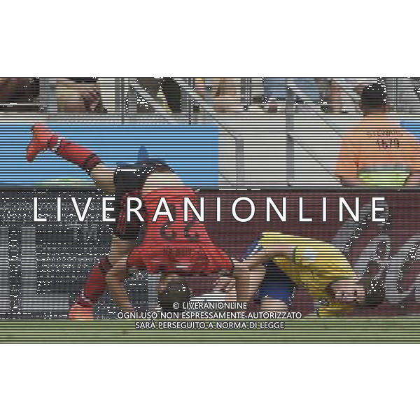 (140617) -- FORTALEZA, June 17, 2014 () -- Brazil\'s Oscar (R) vies with Mexico\'s Paul Aguilar (L) during a Group A match between Brazil and Mexico of 2014 FIFA World Cup at the Estadio Castelao Stadium in Fortaleza, Brazil, June 17, 2014.(/Lui Siu Wai)(rh) AG ALDO LIVERANI SAS ONLY ITALY